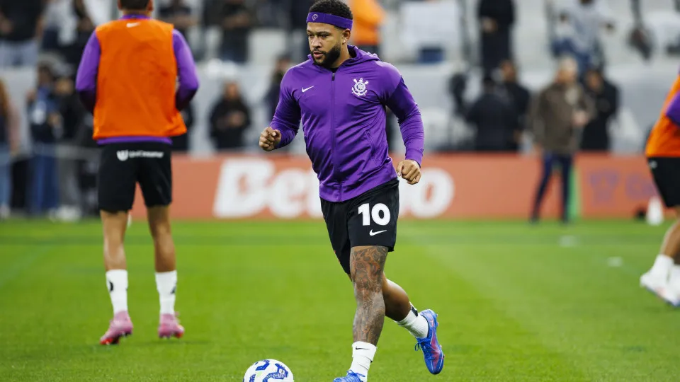 Corinthians não debate renovação com Memphis mesmo após acordo por dívida